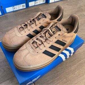 Like NIB adidas Gazelle Women’s Sneakers Tan with Black Stripes